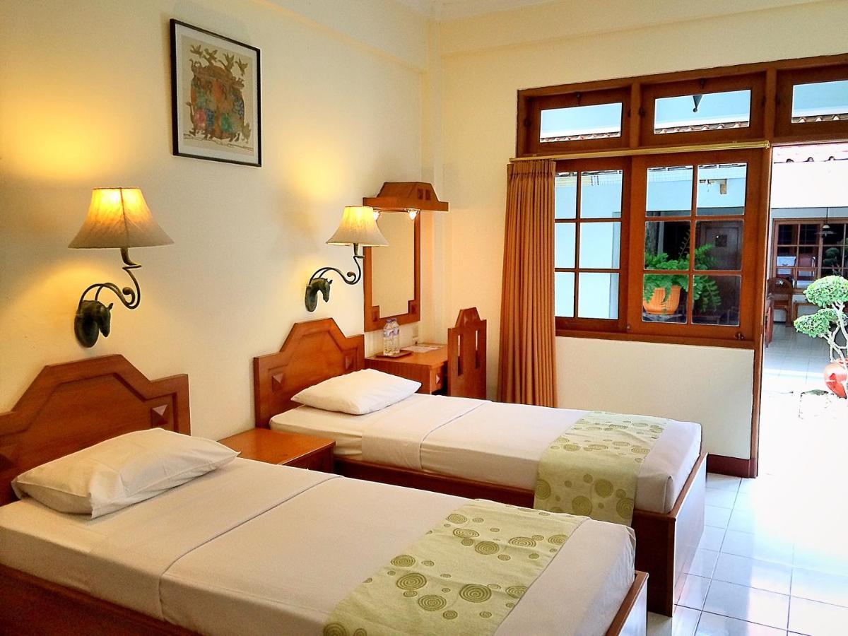 Peti Mas Hotel Yogyakarta Bagian luar foto