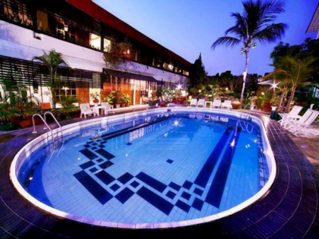 Peti Mas Hotel Yogyakarta Bagian luar foto