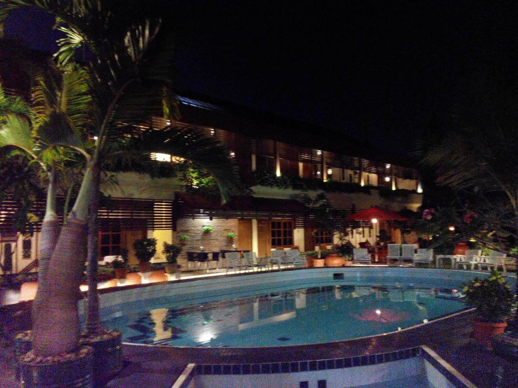 Peti Mas Hotel Yogyakarta Bagian luar foto